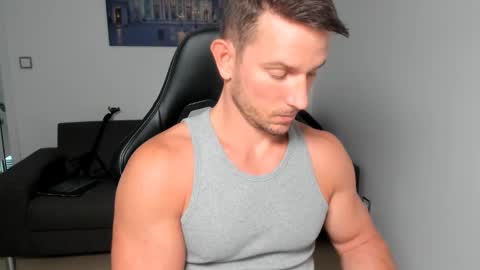 Snapshot of jakubstefano chatting on December 14, 9:51 am Muscle beast P online show from December 14, 9:51 am