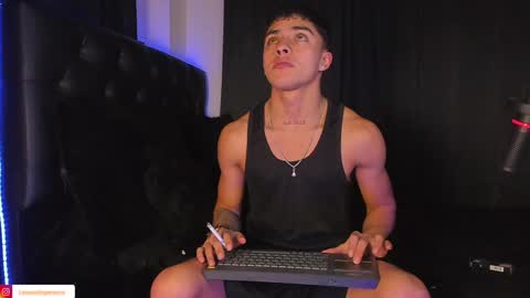 LeonardoInsta LeonardoperezcoPvt open online show from December 2, 3:26 am