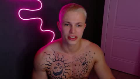 Snapshot of james__noah chatting on October 11, 9:13 pm James Noah online show from October 11, 9:13 pm