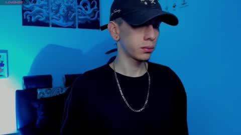 james_adamss_ online show from November 22, 12:26 pm