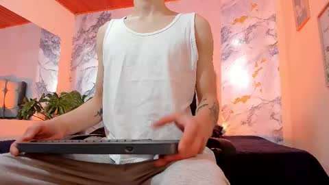 Snapshot of james_adamss_ chatting on January 19, 12:53 pm james_adamss_ online show from January 19, 12:53 pm