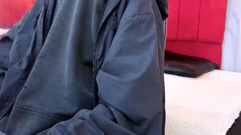 Snapshot of james_adamss_ chatting on February 3, 12:32 pm james_adamss_ online show from February 3, 12:32 pm