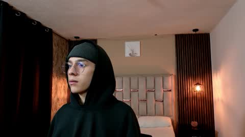 Snapshot of james_adamss_ chatting on February 11, 12:21 pm james_adamss_ online show from February 11, 12:21 pm