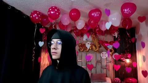 Snapshot of james_adamss_ chatting on February 14, 11:40 am james_adamss_ online show from February 14, 11:40 am