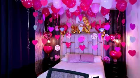 Snapshot of james_adamss_ chatting on February 16, 11:50 am james_adamss_ online show from February 16, 11:50 am