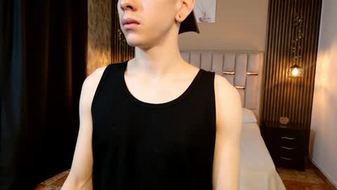 Snapshot of james_adamss_ chatting on February 20, 1:22 pm james_adamss_ online show from February 20, 1:22 pm