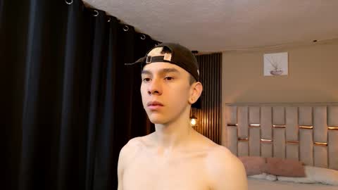 Snapshot of james_adamss_ chatting on February 21, 11:33 am james_adamss_ online show from February 21, 11:33 am