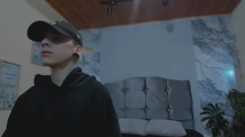 Snapshot of james_adamss_ chatting on February 25, 11:42 am james_adamss_ online show from February 25, 11:42 am