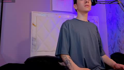 Snapshot of james_adamss_ chatting on March 1, 2:57 am james_adamss_ online show from March 1, 2:57 am