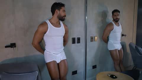 James Axel online show from November 9, 2:48 pm