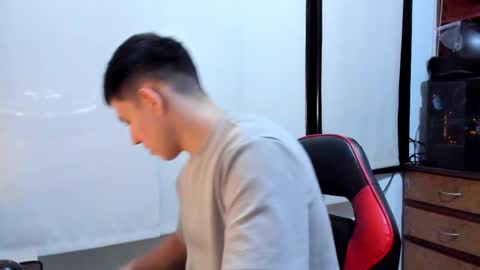 james_cr online show from February 18, 9:31 pm