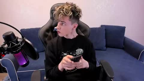 James online show from November 6, 6:42 pm