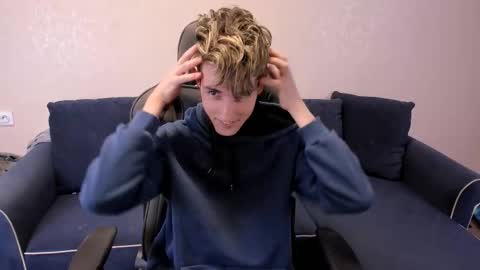 James online show from December 3, 8:18 pm