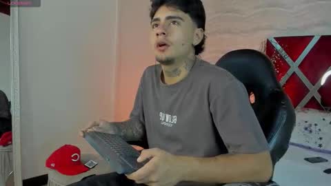 Snapshot of jamesdekker chatting on October 22, 9:14 pm jamesdekker online show from October 22, 9:14 pm