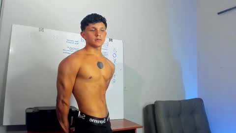 jamesgolden_ online show from October 29, 11:17 pm