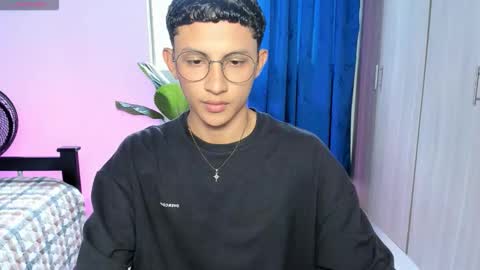 Snapshot of jamess_blanco chatting on October 7, 8:17 pm jamess_blanco online show from October 7, 8:17 pm