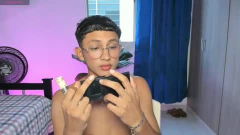 Snapshot of jamess_blanco chatting on October 17, 9:17 pm jamess_blanco online show from October 17, 9:17 pm