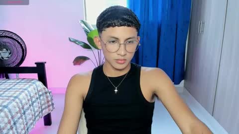 Snapshot of jamess_blanco chatting on October 20, 7:14 pm jamess_blanco online show from October 20, 7:14 pm