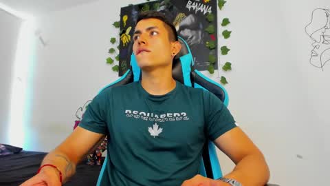 Jamess hott online show from December 20, 1:43 pm