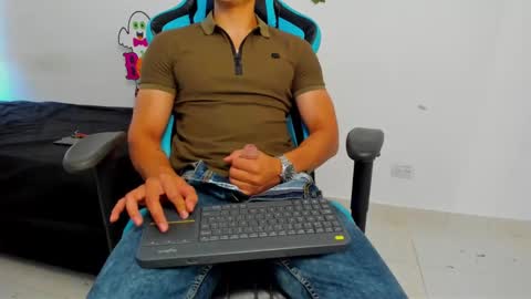 Jamess hott online show from January 28, 2:42 pm