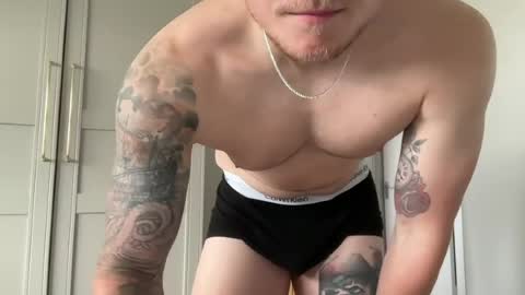 Snapshot of jameswood9768 chatting on June 12, 6:29 pm jameswood9768 online show from June 12, 6:29 pm