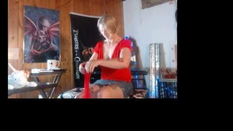 Snapshot of jamiebottoms chatting on April 3, 12:36 pm Jamie Bottoms online show from April 3, 12:36 pm