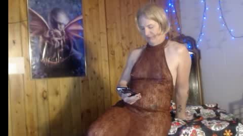Snapshot of jamiebottoms chatting on April 20, 12:19 pm Jamie Bottoms online show from April 20, 12:19 pm