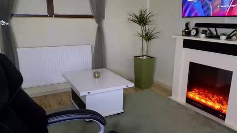 Snapshot of jamienoxus chatting on February 24, 6:33 am Robbie online show from February 24, 6:33 am