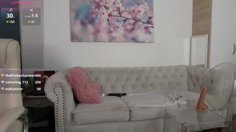 Snapshot of janellebrown_ chatting on January 30, 6:10 pm Janelle Brown online show from January 30, 6:10 pm