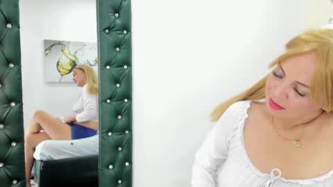 janeska online show from December 3, 3:44 pm