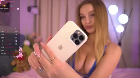 Snapshot of janetjennings chatting on February 8, 12:52 pm Day Alice Night Stella online show from February 8, 12:52 pm