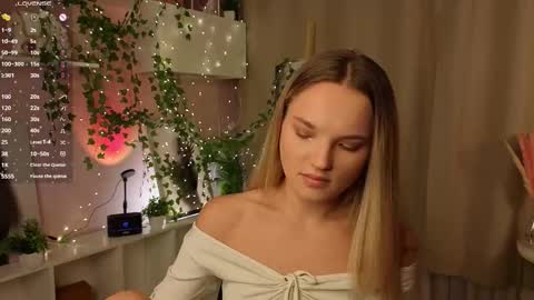 Snapshot of janewirtz chatting on November 14, 6:12 am Hi Im Alice and here youll find something online show from November 14, 6:12 am