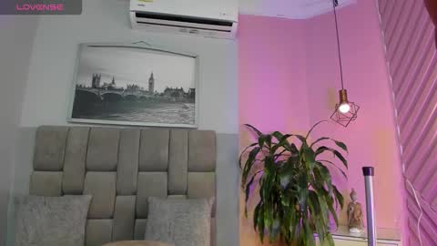 Snapshot of janna_lopezz chatting on October 24, 11:06 am Janna online show from October 24, 11:06 am