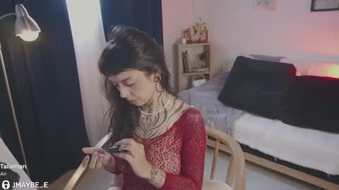   jmaybe e online show from December 1, 3:06 pm