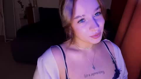 Snapshot of janniekeneipp chatting on October 23, 5:44 pm Janni online show from October 23, 5:44 pm