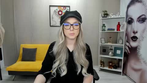 JaquelinLaurent online show from September 19, 6:52 pm