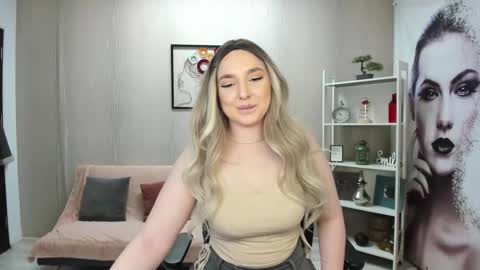 JaquelinLaurent online show from March 18, 8:45 pm