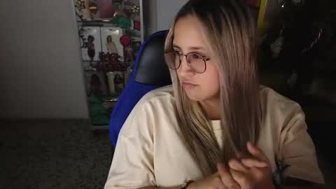 Snapshot of jaramillo_j chatting on December 6, 3:00 pm jes online show from December 6, 3:00 pm