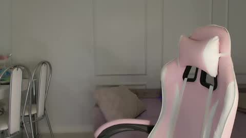 Jasmine online show from May 22, 1:17 pm