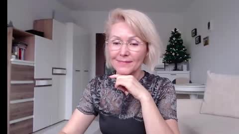 Snapshot of jasmin18v chatting on January 12, 1:05 pm Jasmin room for people 40 online show from January 12, 1:05 pm