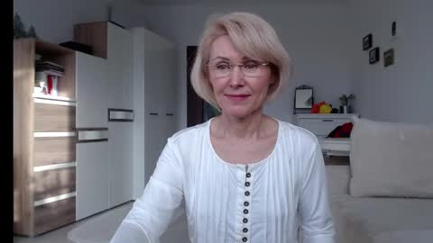 Snapshot of jasmin18v chatting on February 2, 1:30 pm Jasmin room for people 40 online show from February 2, 1:30 pm