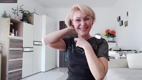 Snapshot of jasmin18v chatting on February 16, 2:00 pm Jasmin room for people 40 online show from February 16, 2:00 pm