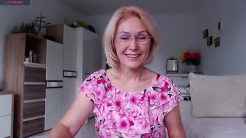 Snapshot of jasmin18v chatting on September 30, 1:38 pm Jasmin room for people 40 online show from September 30, 1:38 pm