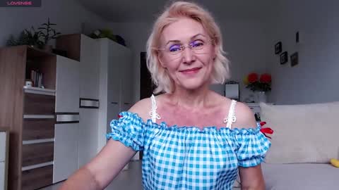 Snapshot of jasmin18v chatting on October 8, 1:53 pm Jasmin room for people 40 online show from October 8, 1:53 pm