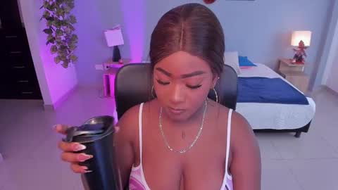 Snapshot of jasminecampbell chatting on December 18, 8:48 pm Instagram jasminecampbell1 online show from December 18, 8:48 pm