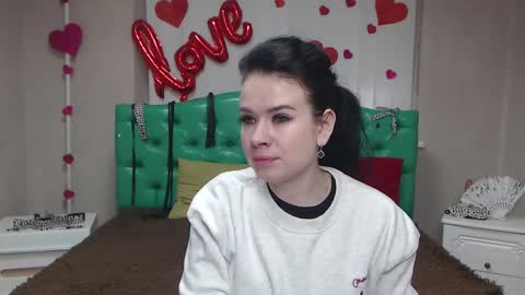 Snapshot of jasminekouch chatting on February 6, 9:23 am JasmineKouch online show from February 6, 9:23 am