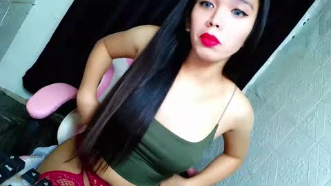 Snapshot of jassiemiles chatting on December 1, 11:04 am Jassie online show from December 1, 11:04 am