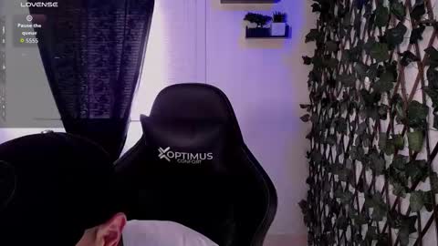 JKing  online show from February 4, 7:09 pm