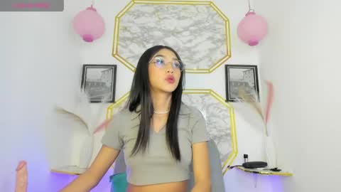 Snapshot of jaulyn_18 chatting on May 26, 12:23 pm Jaulyn online show from May 26, 12:23 pm