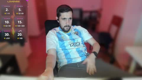 Snapshot of javierduro24 chatting on December 7, 12:30 am javierduro24 online show from December 7, 12:30 am